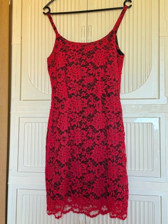 Spitzenkleid rot schwarz Grösse 38 guter Zustand
