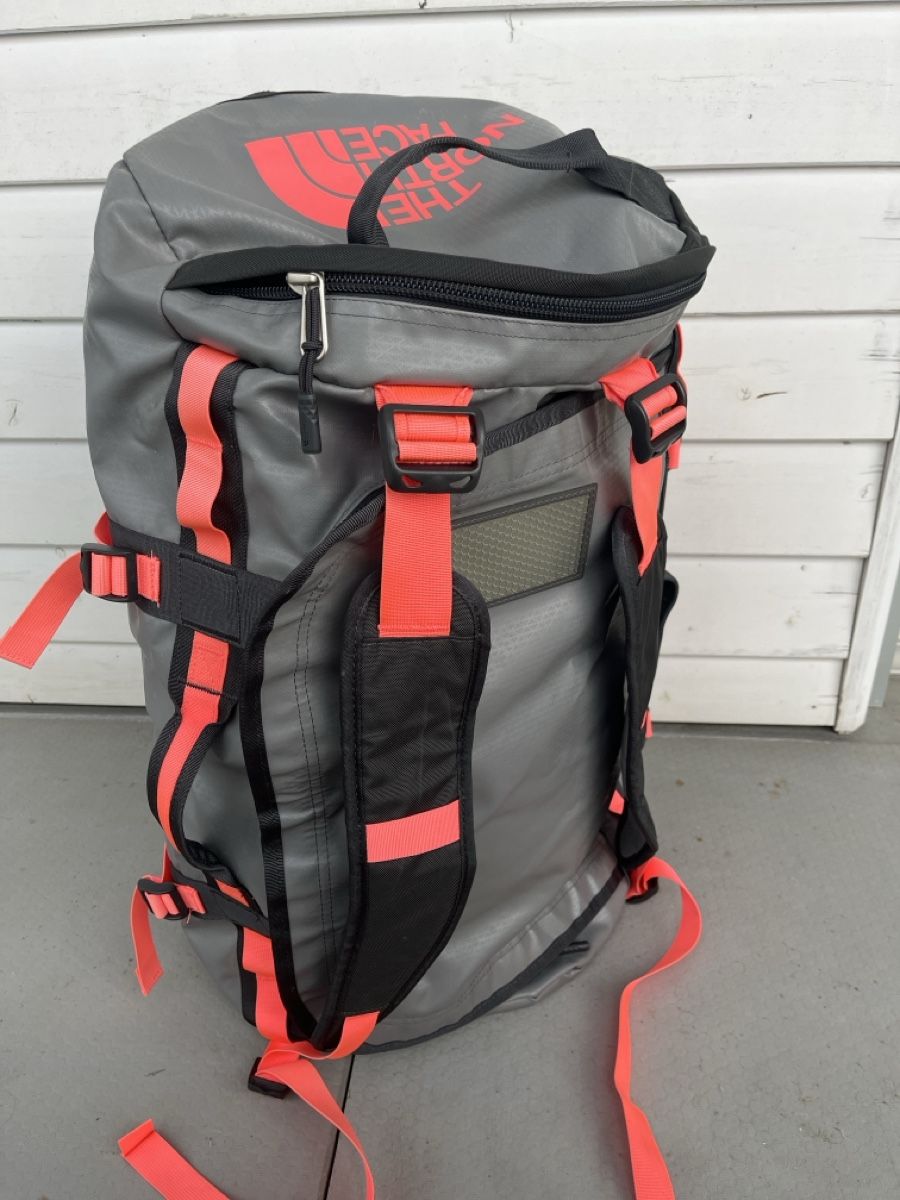 North Face Rucksäcke: Northface Duffel M – Neu (gemäss Beschreibung) aus Stetten SH von sel_sc6g