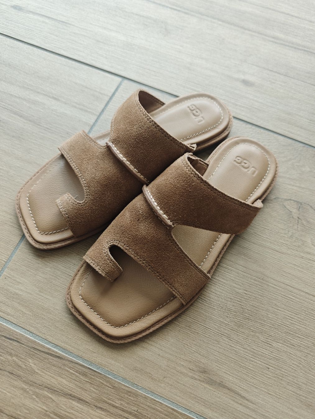Scarpe da donna: UGG Sandals Suede Beige Size 38.5 – Nuovo (secondo la descrizione) da Rothenfluh venduto da Carly_Q 2