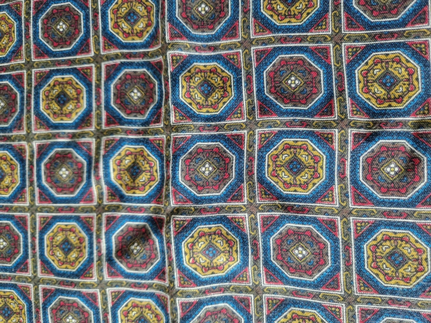 Schals: Schal gemustert mit Fransen rot blau – Gebraucht aus Bern von Antikbatik 2