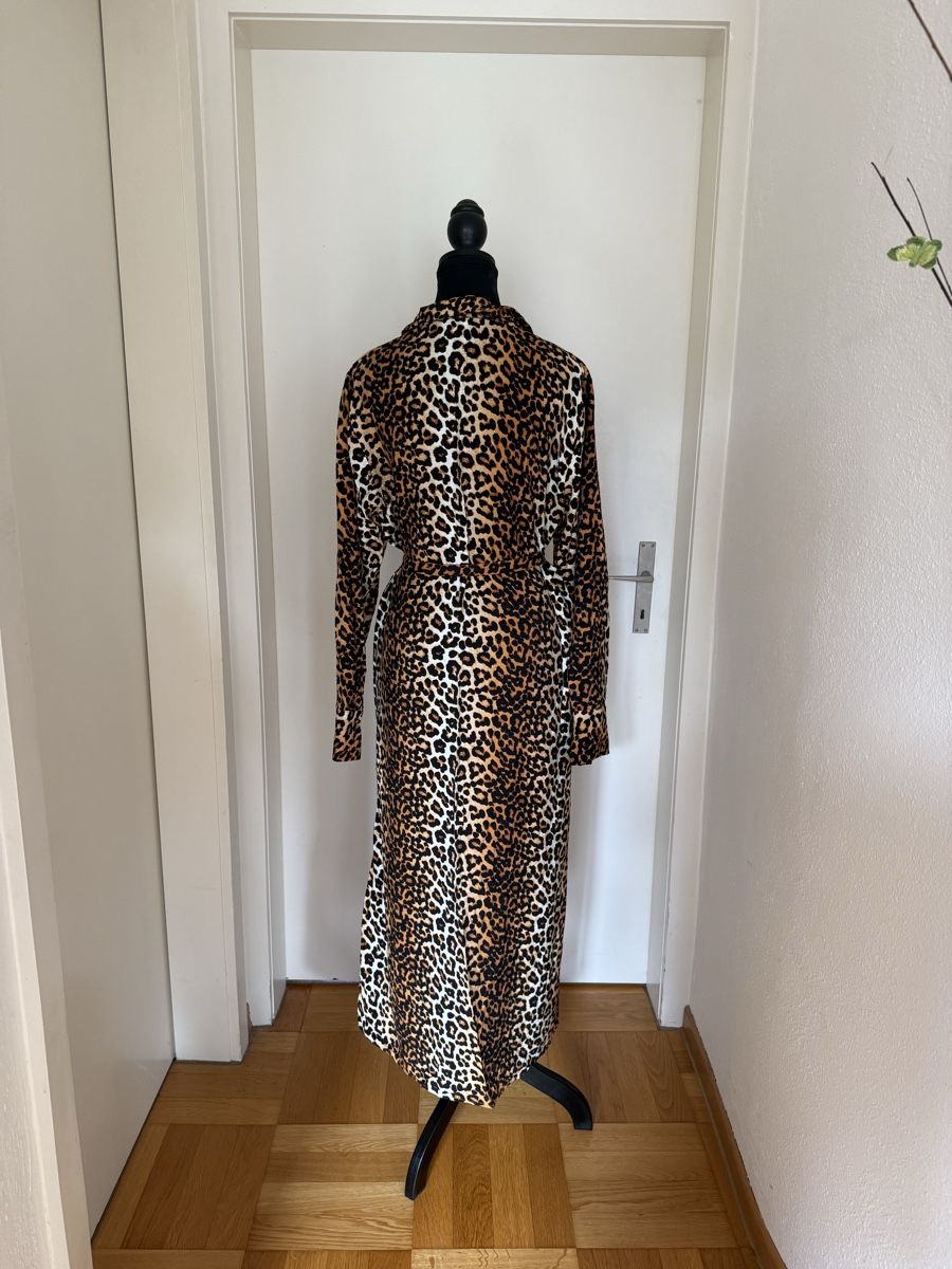 Kleider: YAS - Maxikleid mit Gürtel, Gr. 40 – Neu (gemäss Beschreibung) aus Zürich von Indigo2012 1