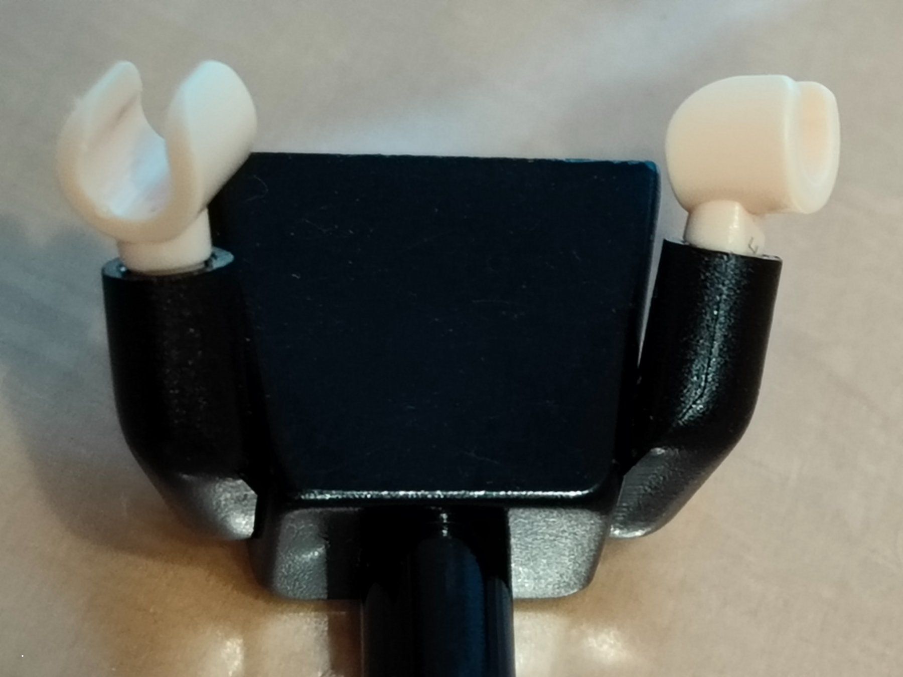 Lego Baukästen: Legofigur Torso  zu sr006   mit Armen /B81 – Gebraucht aus St. Gallen von Bisaknosp 3