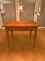 Antiker/älterer Holztisch mit Schublade  100 × 71 × 76 cm