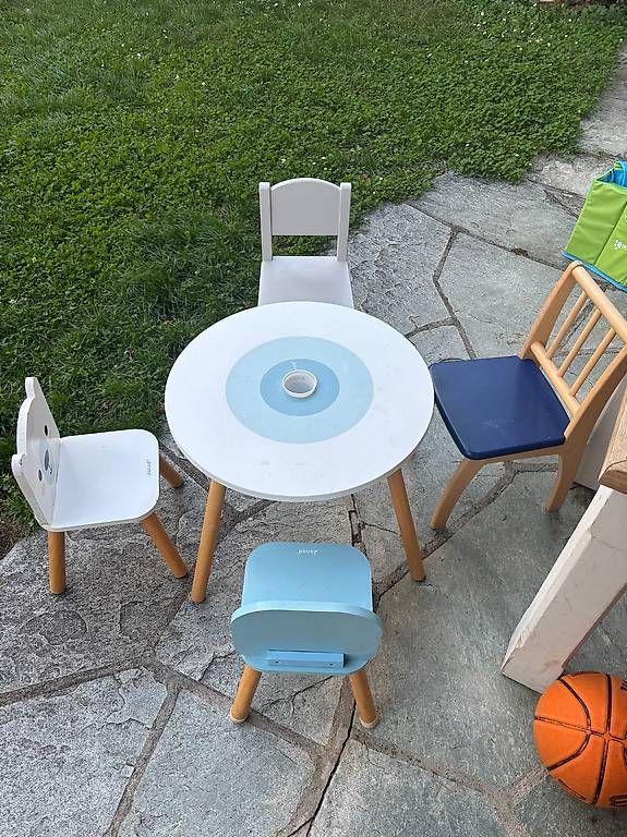 Set di tavolo e panche: Kindertisch mit 4 Stühlen – Usato da Zürich venduto da nackerl