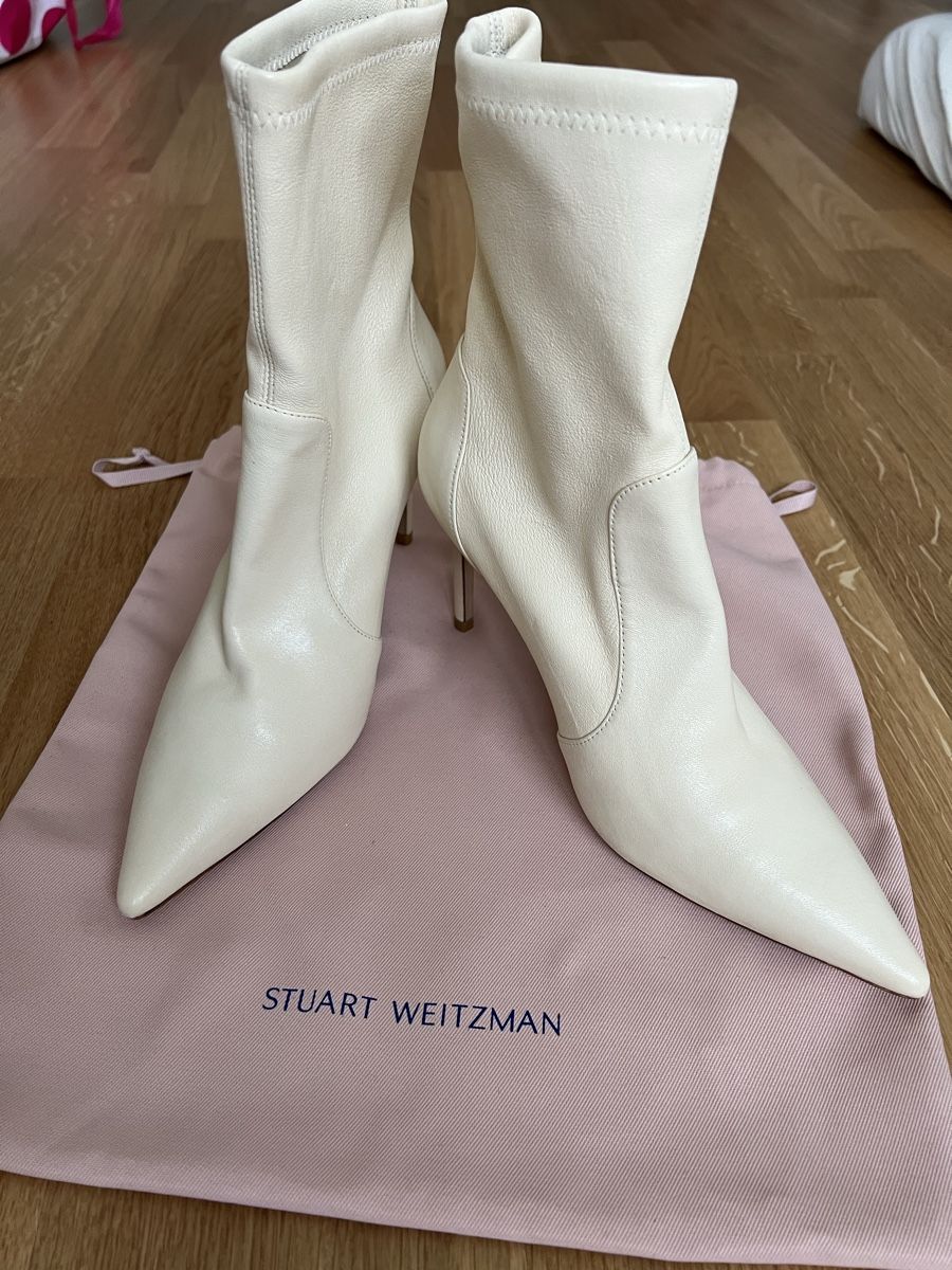 Hufschuhe: Stuart Weitzman Boots Cream Leather size 39.5 Used – Neu und originalverpackt aus Les Acacias von yul_bhw8
