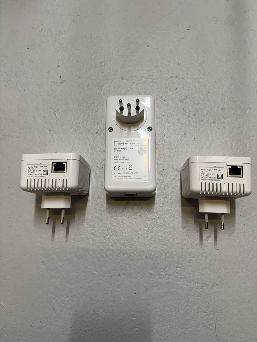 Devolo Wlan: Devolo Magic 1 WiFi mini + LAN Kit, adaptateurs CPL 3 pièces – Gebraucht aus Rueyres-les-Prés von Pantanooo 1