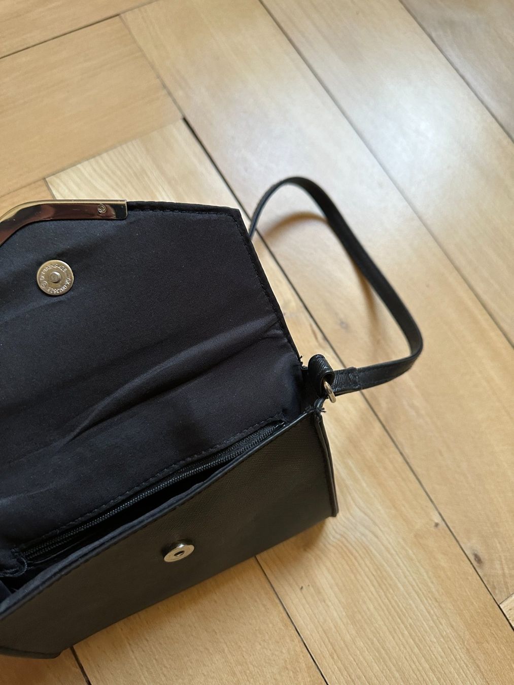 Taschen für Damen: Kunstleder Umhängetasche schwarz – Gebraucht aus Zürich von Diazaio 2