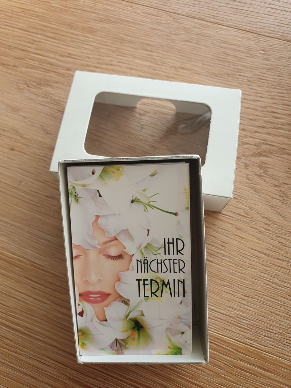 Lettini & sedie per cosmetici: 100 Gutscheinkarten mit Couverts,  neu & ungebraucht – Usato da Buchs ZH venduto da peti0713 4