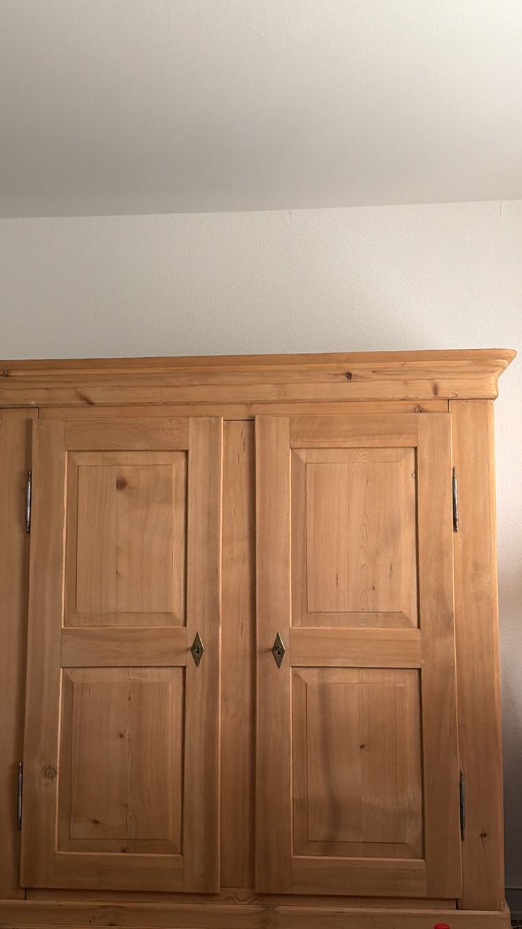 Armadi: Ancienne armoire en sapin démontable – Usato da Neuchâtel venduto da luc_8c68 4