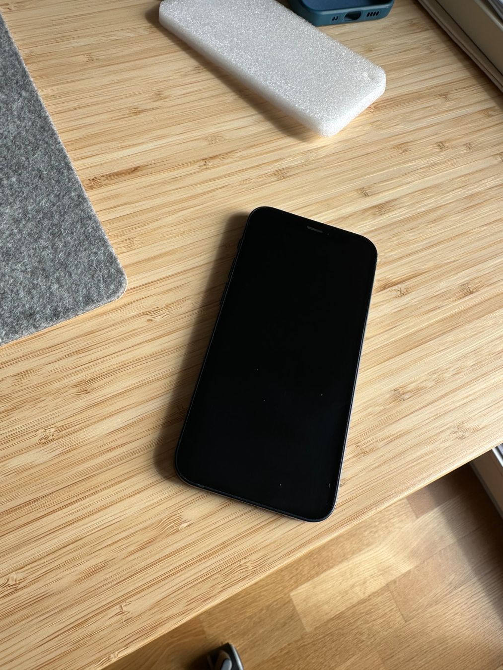 Apple Portables: iPhone 12 mini 64 Go – D'occasion à St-Aubin-Sauges par _jaan_ 1