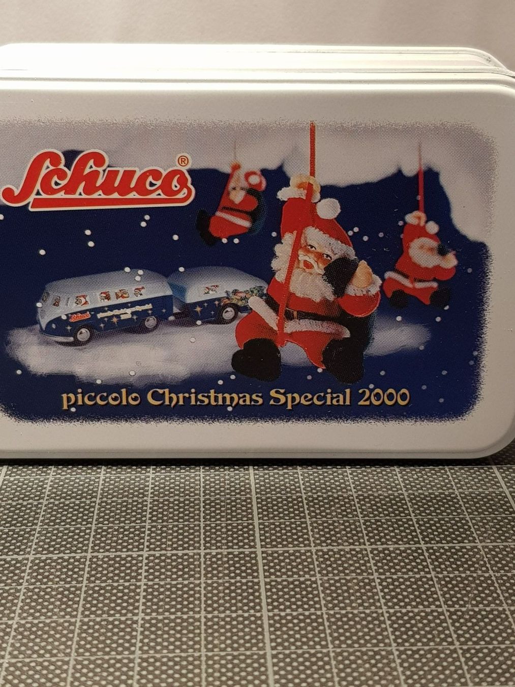 Volkswagen Modellautos: VW-Bus mit Wohnwagen "Christmas-Special" – Neu und originalverpackt aus Chézard-St-Martin von AlPat-Collections 1