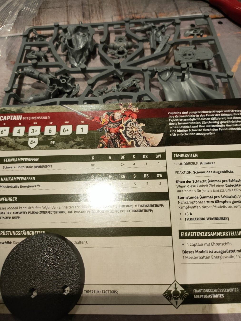 Modellbausätze & Standmodelle: Captain mit Ehrenschild, Space Marines Warhammer 40k – Neu (gemäss Beschreibung) aus Baden von Araneus