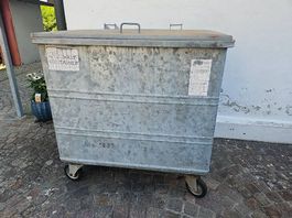 Verzinkter Kehrichtcontainer 800 Liter auf Rollen