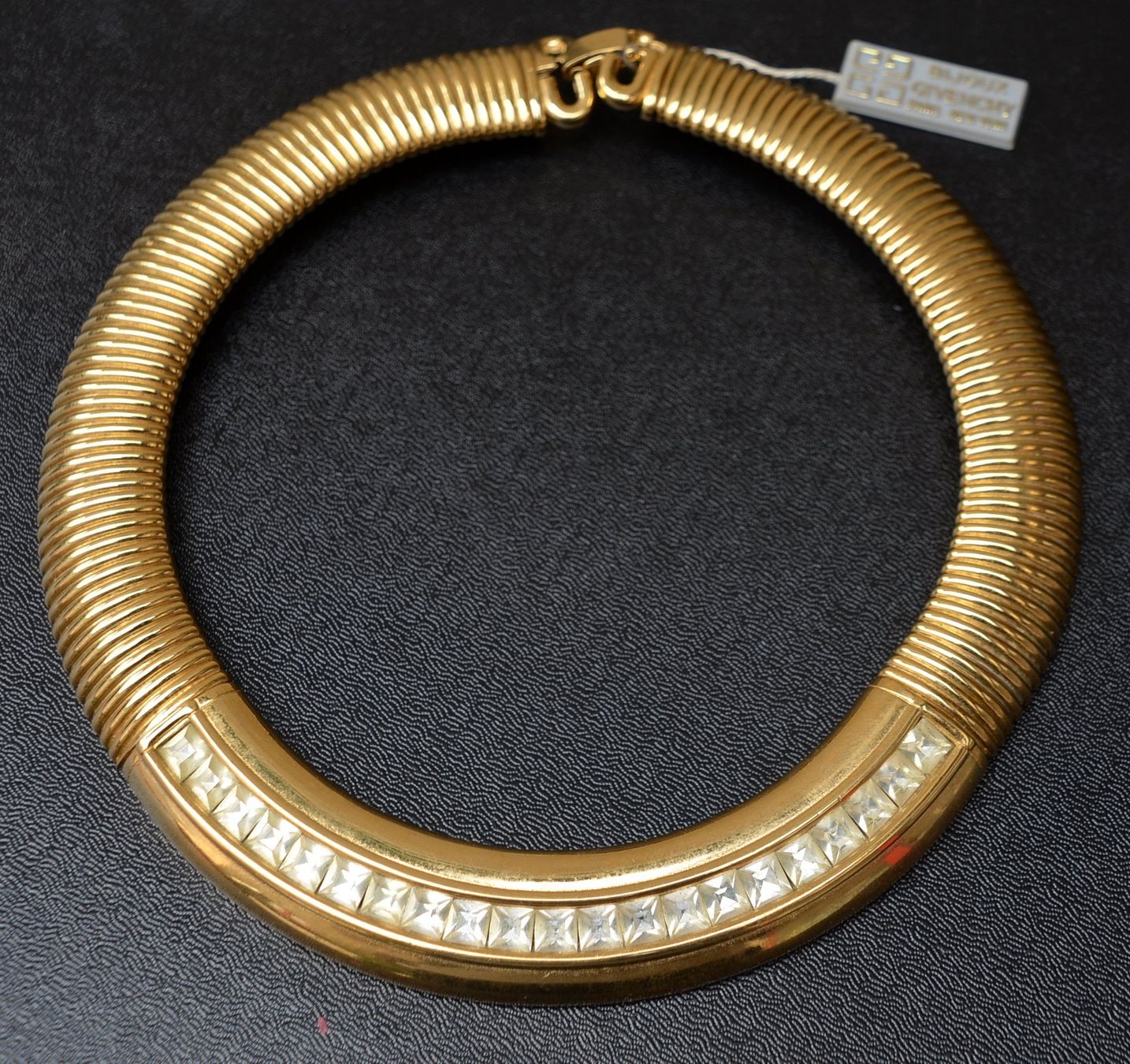 Givenchy Catenine: Givenchy Halskette / Collier – Nuovo (secondo la descrizione) da Collonges venduto da Auganien