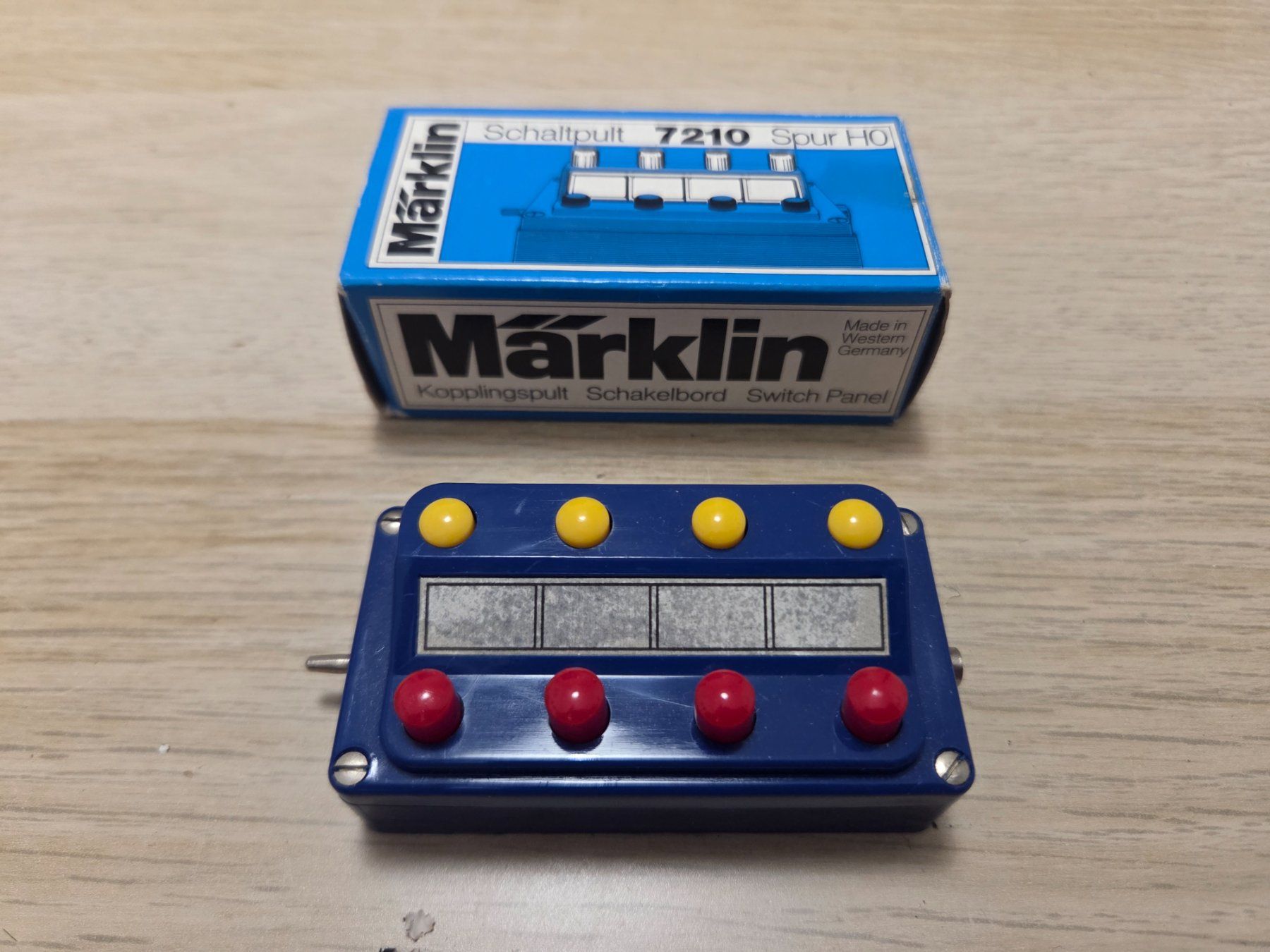 Märklin Modellini di ferrovie: Märklin 7210 Schaltpult – Usato da St-Aubin-Sauges venduto da Lo_Go