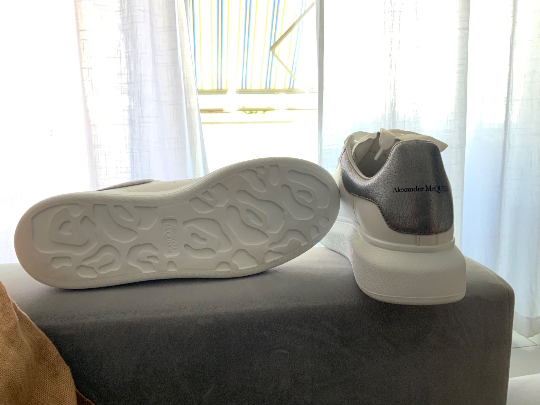Alexander Mcqueen Scarpe da uomo: Neu Alexander McQueen Oversize Sneaker Weiss/Silber Metallic – Nuovo (secondo la descrizione) da Stetten AG venduto da Liz_2020 6