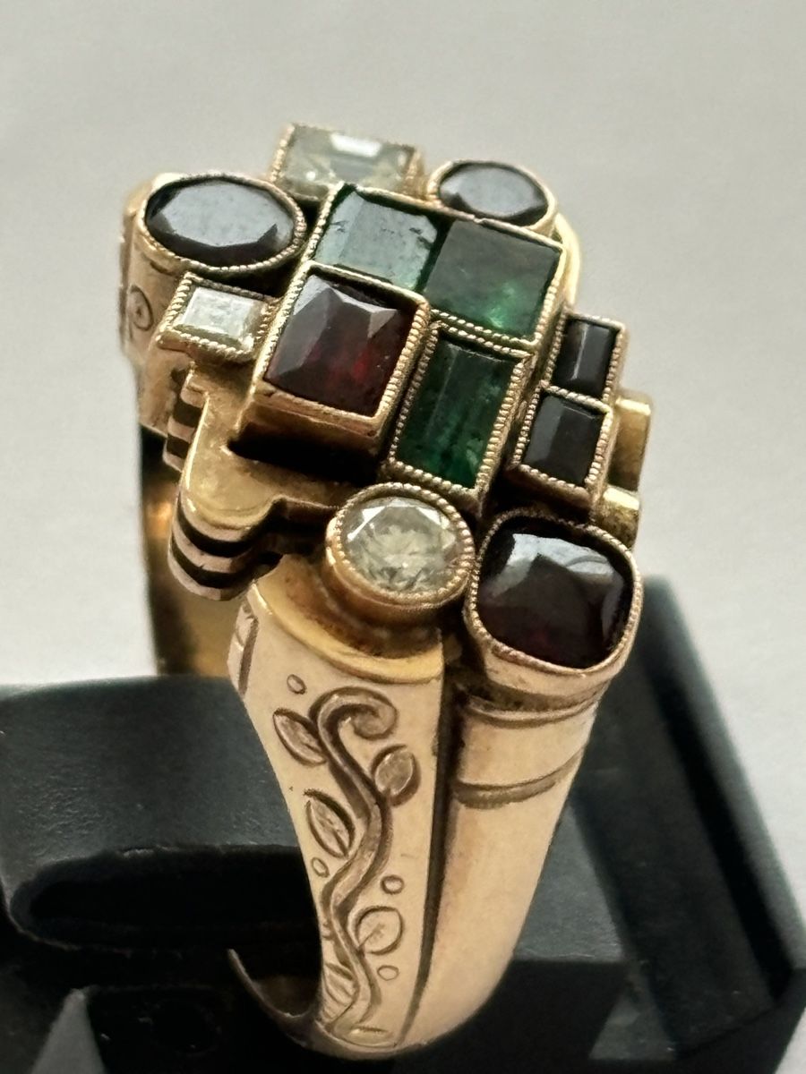 Ringe: Ring Gelbgold / Edelsteine 14 Karat – Gebraucht aus Langnau am Albis von flusspflege