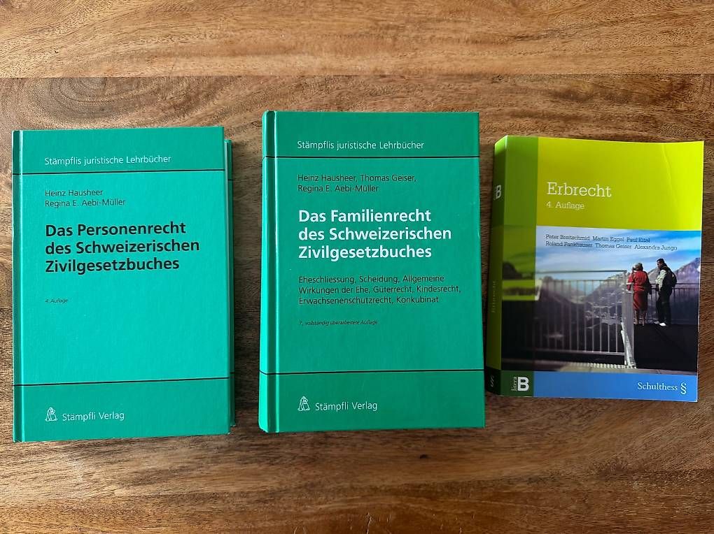 Libri: Jus-Bücher Öffentliches & Privatrecht - Paket/Einzeln – Usato da Effretikon venduto da alicebrunner 2