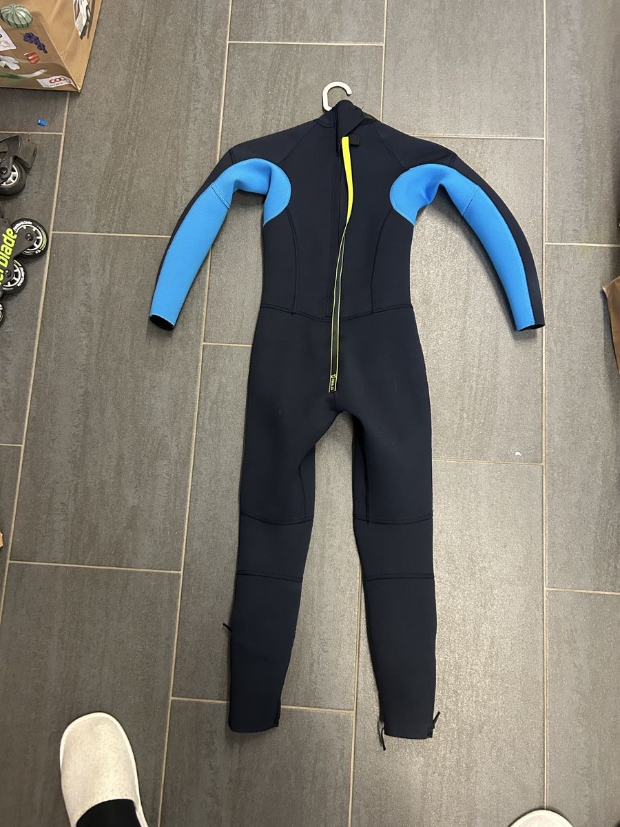 Decathlon Mute per immersioni: Muta suf kind steamer 100 8 anni – Usato da Zürich venduto da pal_d2k6 1