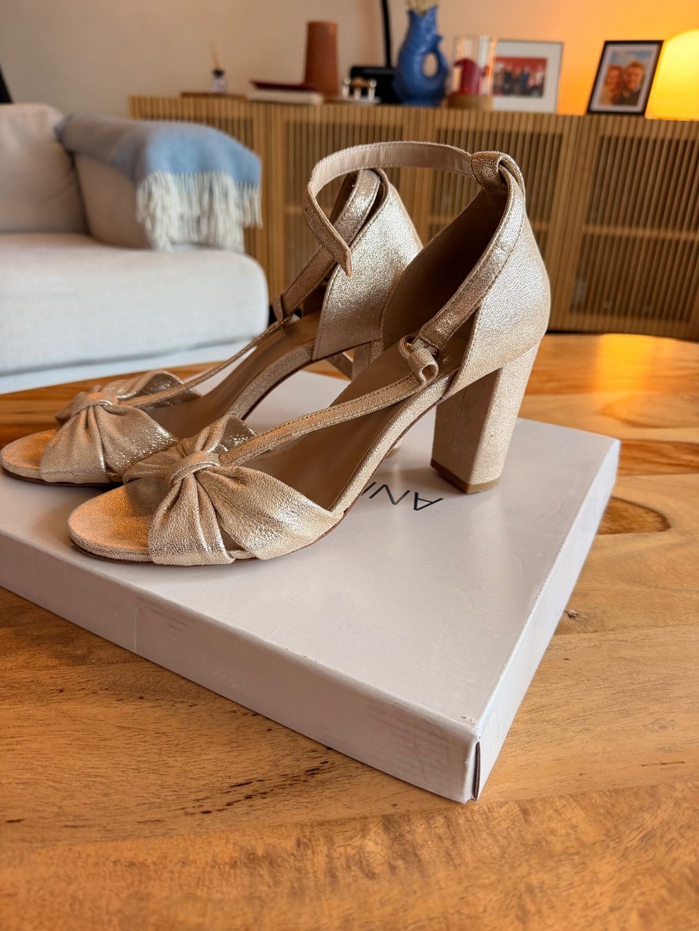 Bobbies Damenschuhe: Sandale à talons – Neu (gemäss Beschreibung) aus Zürich von mar_n8vs 3
