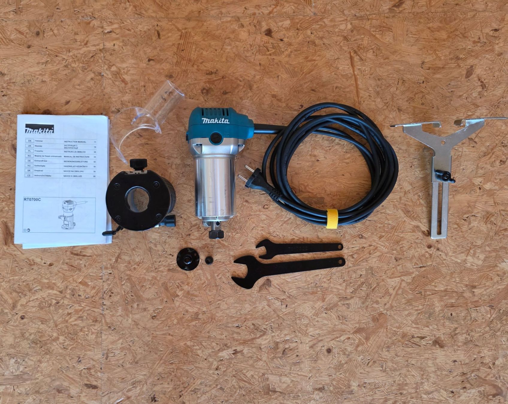 Makita Toutes les machines: Makita RT0702CJ Einhandfräse – D'occasion à Wängi par Uevi