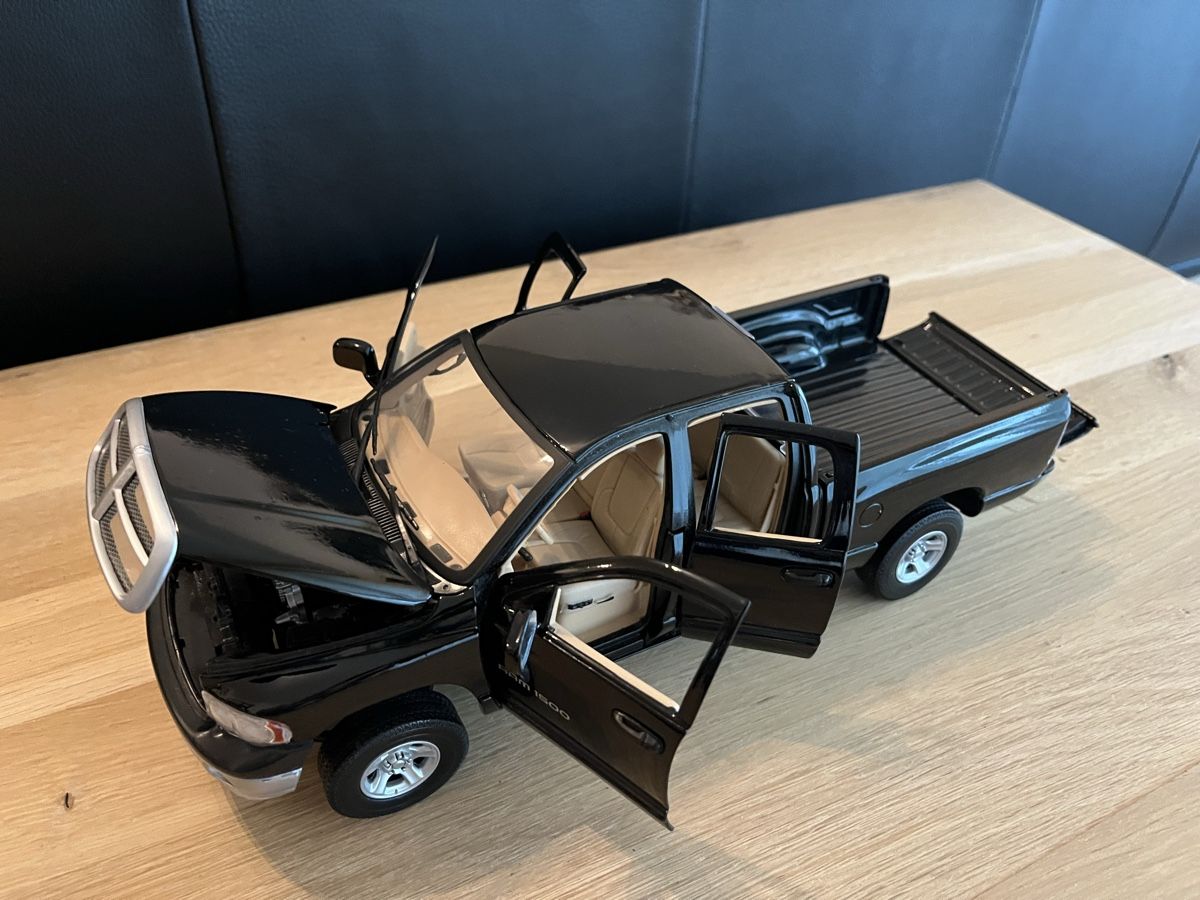 Motormax Modellini d'auto: Dodge Ram Quad cab 1/18 Motormax – Usato da Léchelles venduto da Mlinspiration 4