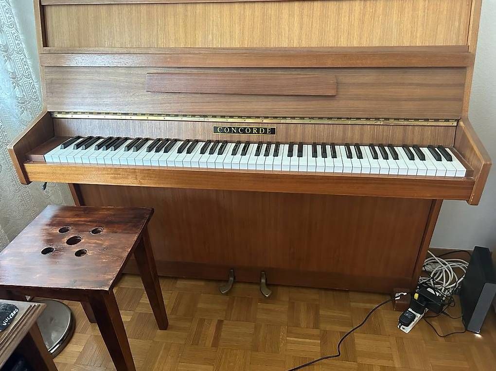 Strumenti musicali: GRATIS! Klavier von Concorde – Usato da Dietikon venduto da lau_v777