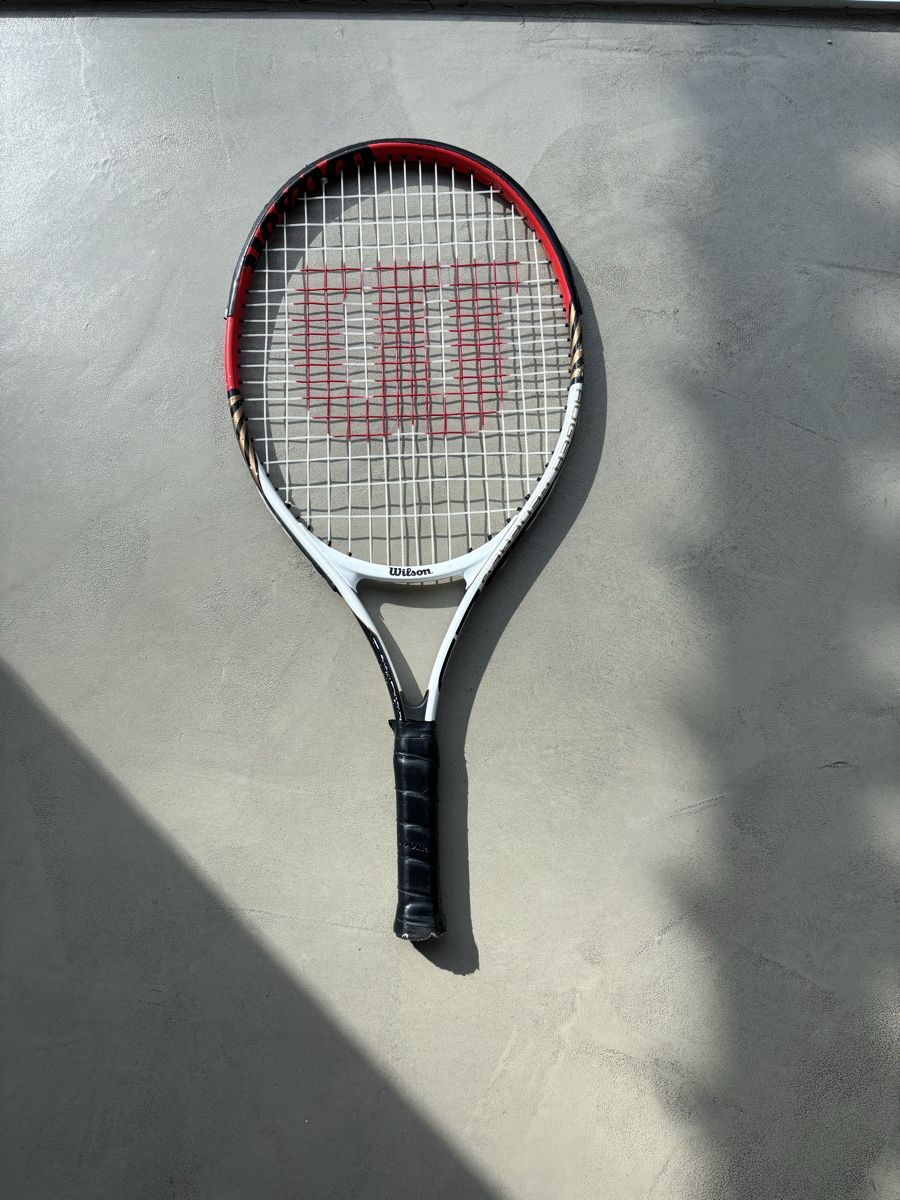 Schläger: Raquette de tennis Wilson – Gebraucht aus Buchillon von Achille.blz