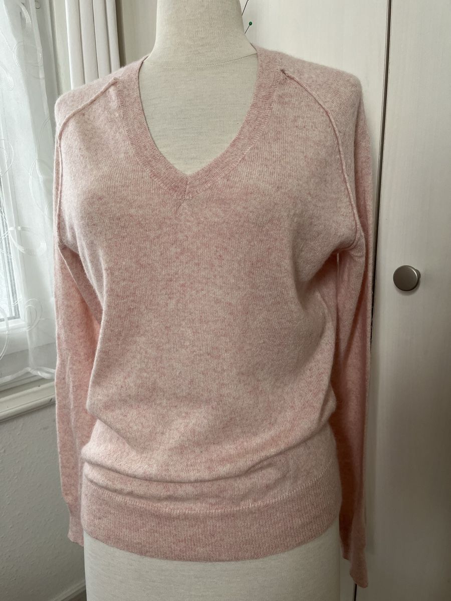 Maglioni & Felpe: Pull rose poudré 100% cachemire taille 42 comme neuf! – Usato da St-Sulpice VD venduto da Twin5