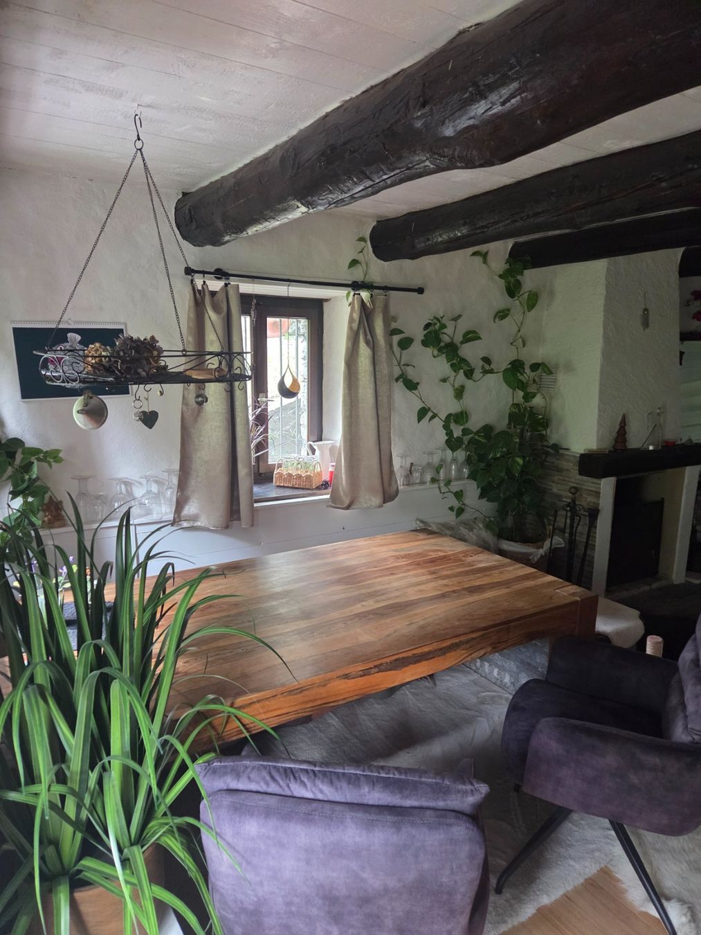 Tische: Massiver Holztisch – Gebraucht aus Lavertezzo von HEY-ELLI 1