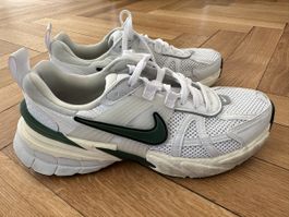 Sneaker Nike V2K RUN white/platinum tint/photon dust 38.5
