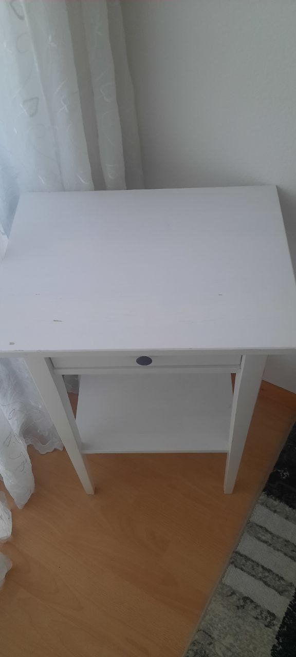 Comodini: 1 x HEMNES Ablagetisch – Usato da Winterthur venduto da zah_wsv9 2