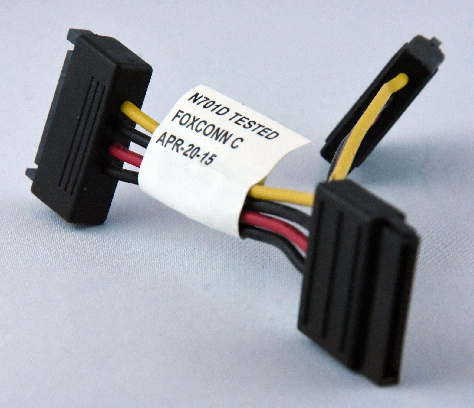Unità & Adattatore: SATA Strom / Power Y-Kabel Adapter Splitter – Usato da Künten venduto da Arktisde 1