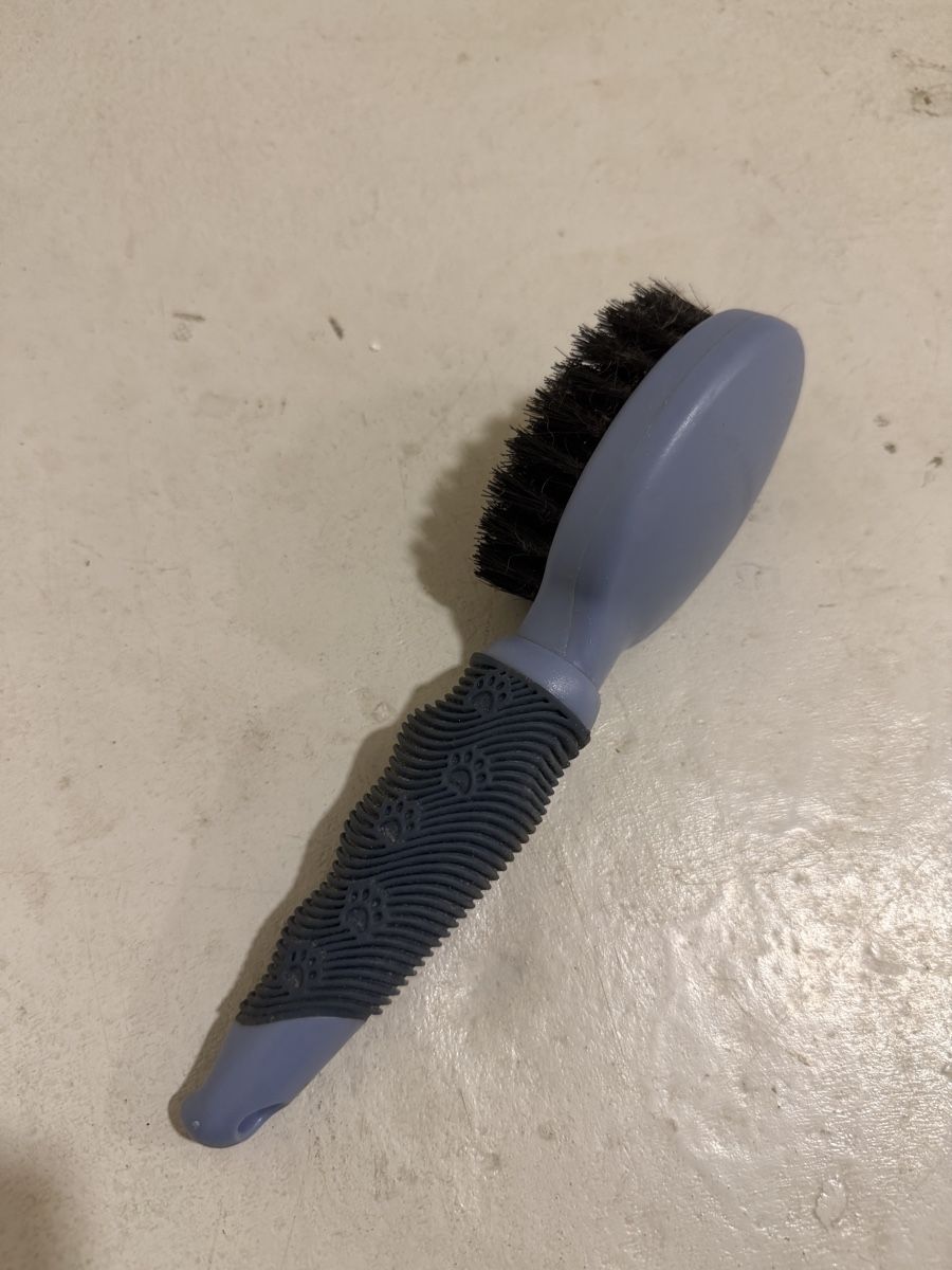 Pflegeprodukte & Putzartikel: Brosse de toilettage chien / chat – Gebraucht aus Porrentruy von Aussie25 1