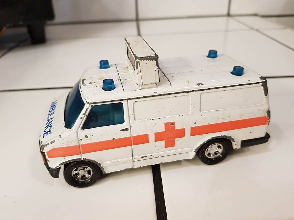 Voitures modèles: Ambulance Matchbox – D'occasion à Ste-Croix par gfamily 2