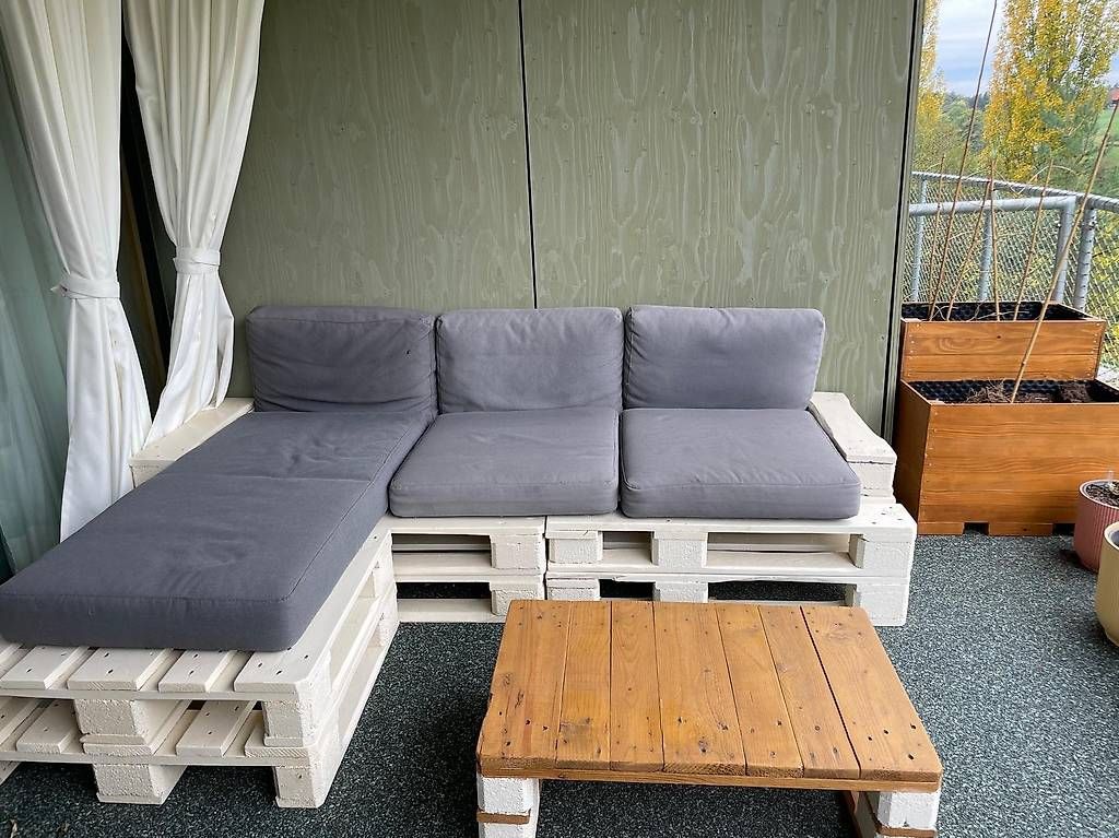 Sofas: Paletten-Ecksofa inklusive Sofatisch – Gebraucht aus Bern von Spabbeli 1