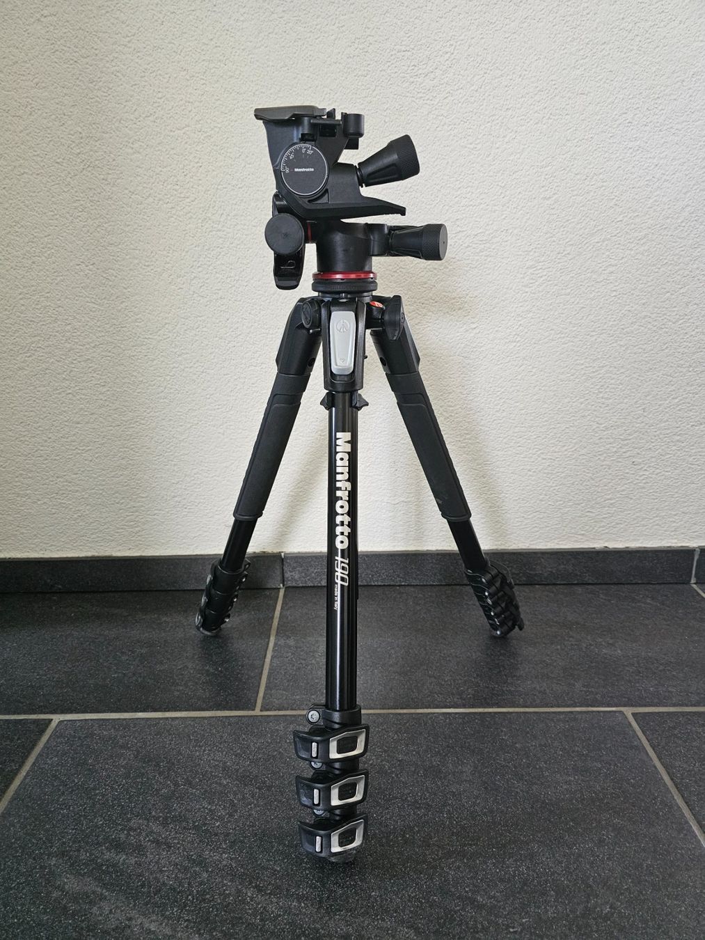 Manfrotto Treppiedi & Teste: Stativ Manfrotto 190 inkl. Tasche – Usato da Rickenbach SO venduto da sirkon