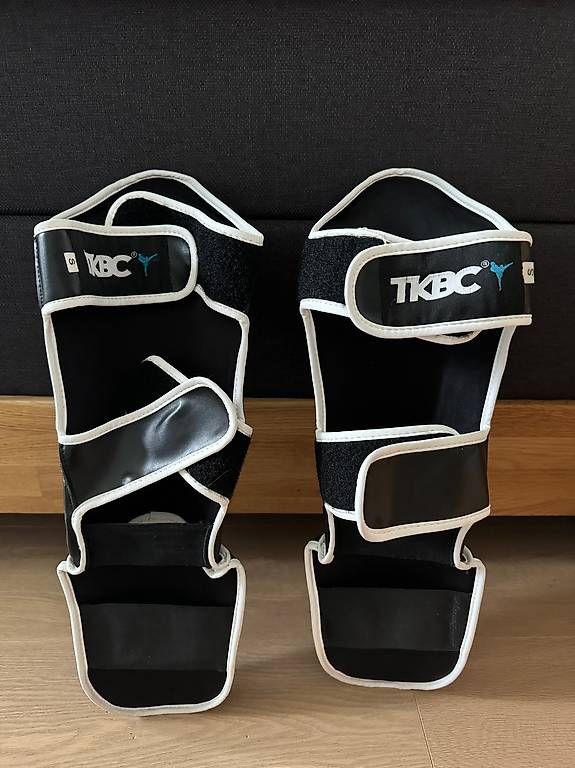 Guanti & manicotti: KickBox / Boxhandschuhe und Schienbeinschoner – Usato da Horw venduto da bluesky_7 4