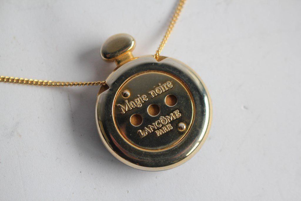 Ciondoli: LANCÔME Pendentif diffuseur Magie noire – Usato da Vandoeuvres venduto da Dom-Tom 1