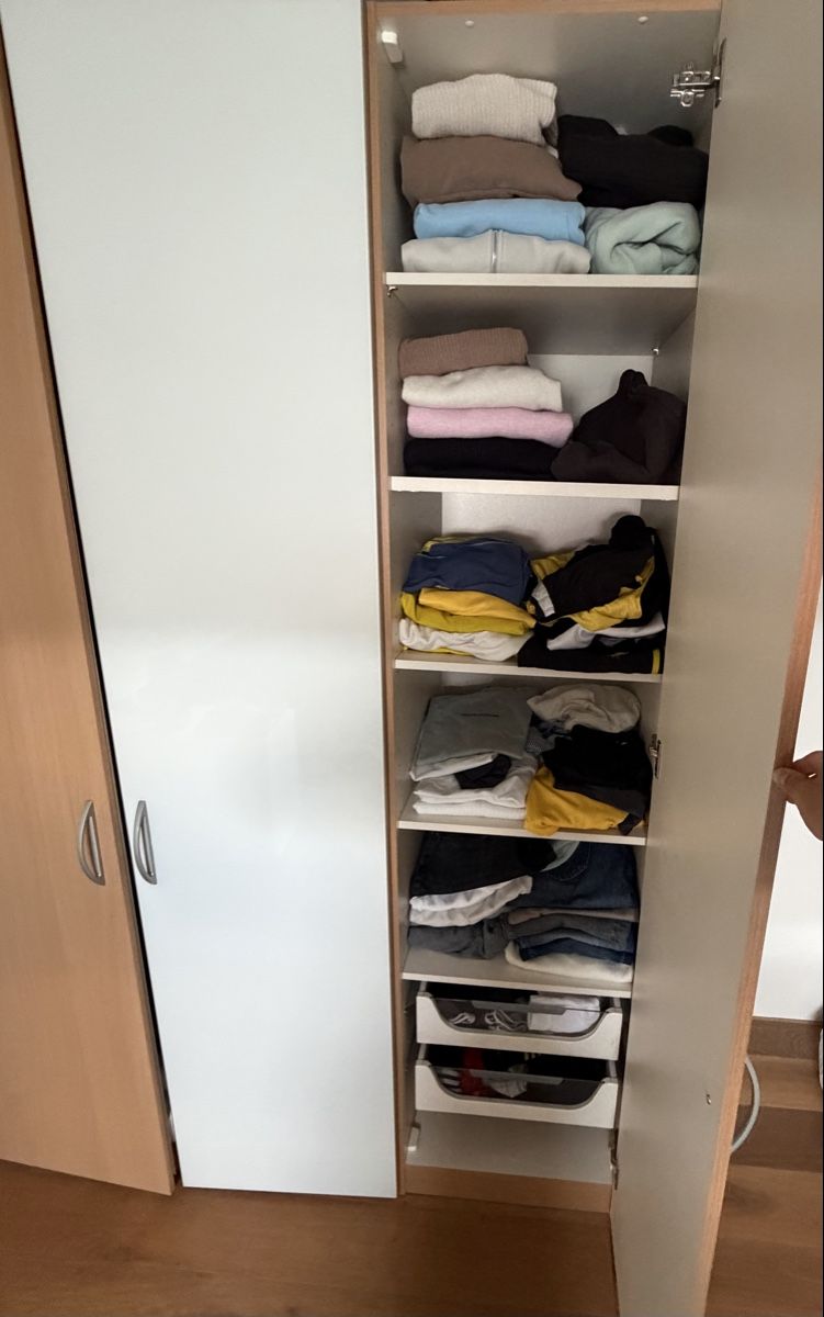 Pfister Armoires: Schrank Farbe Buche – D'occasion à hofstetten par langnau01 2