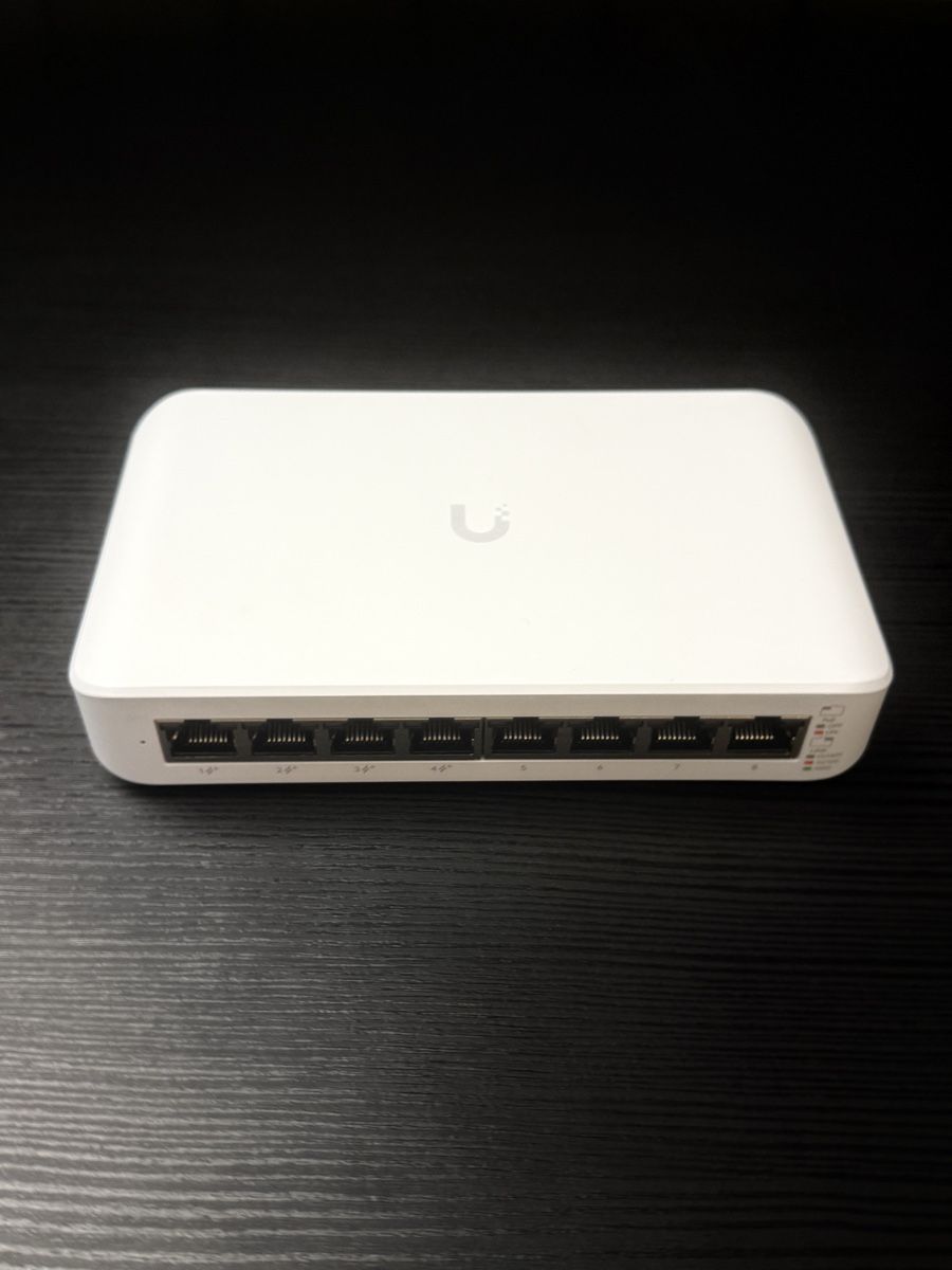 Ubiquiti Hub & Switch: Unifi Switch Lite 8 POE Neuwertig – Nuovo (secondo la descrizione) da Wolhusen venduto da technicsII 1