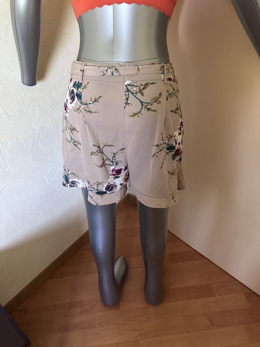 Pantaloni: Short à motif rose neuf  – Nuovo e nell'imballaggio originale da Boussens venduto da sko_9w6t 1