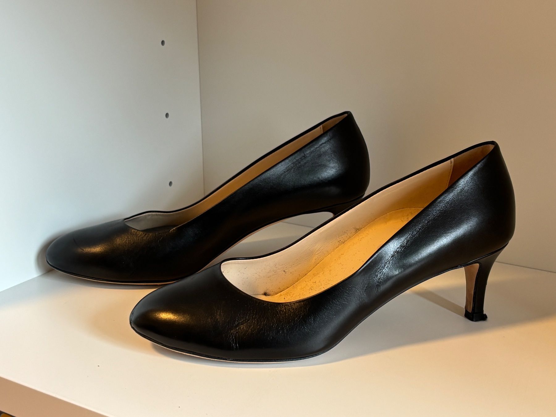 Navyboot Scarpe da donna: Navyboot Pumps schwarz Leder Grösse 38.5 gebraucht – Usato da Emmenbrücke venduto da des_q7yr 1