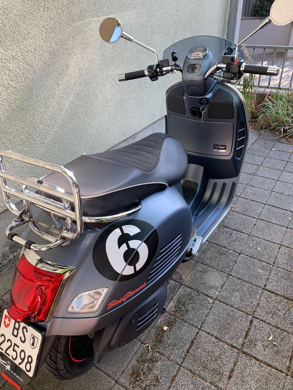 Vespa Scooters: Vespa Roller grau Sonderedition Nummer 6 ca.7200 km – D'occasion à Basel par per_9ysq 4