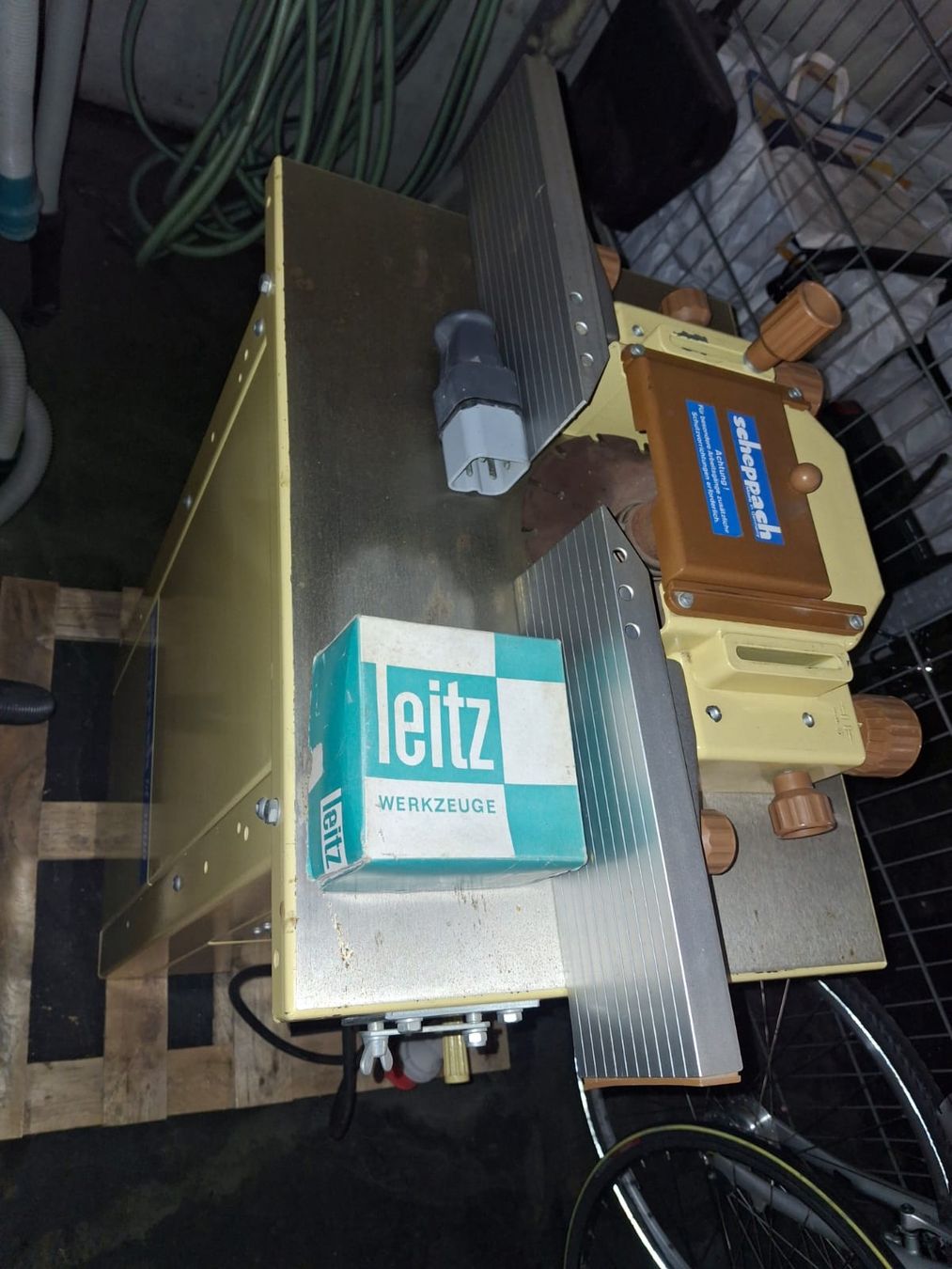 Scheppach Tutte le macchine: Scheppach HF3000 Kehlfräse – Usato da Kriens venduto da delee 4