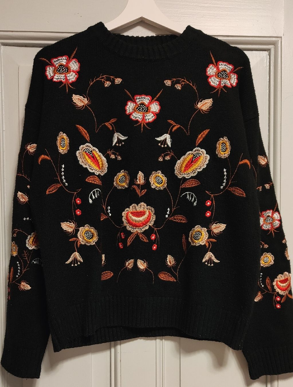 New Look Maglioni & Felpe: New Look Pulli mit Stickerei – Usato da Schaffhausen venduto da NanetteBaguette