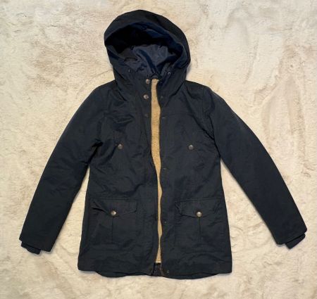 Warme Winterjacke mit Kapuze, Grösse 36