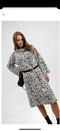 Iren Klairie. Elegantes Kleid mit Muster, Grösse M