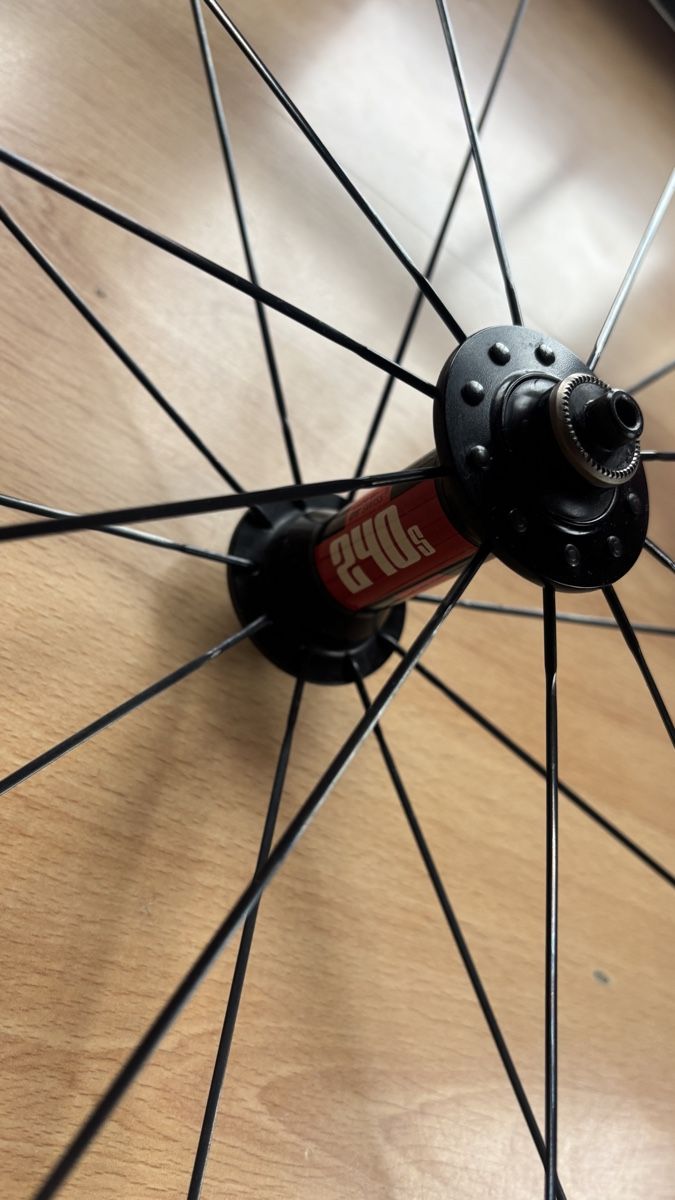 Pneus & Kompletträder: Knight Composit Carbon front wheel - 700c rim brake – Gebraucht aus Gryon von zwi_2thk 2