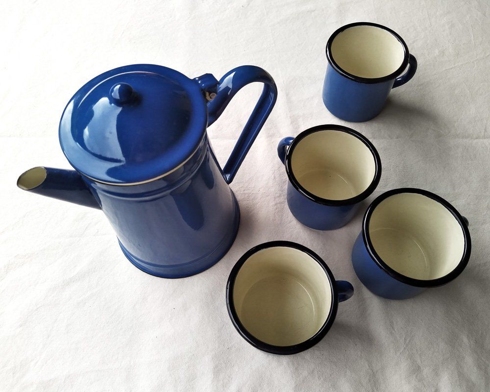 Services de table: Cafetière en émail avec 4 tasses – D'occasion à Morgins par Laurentcorinne 1